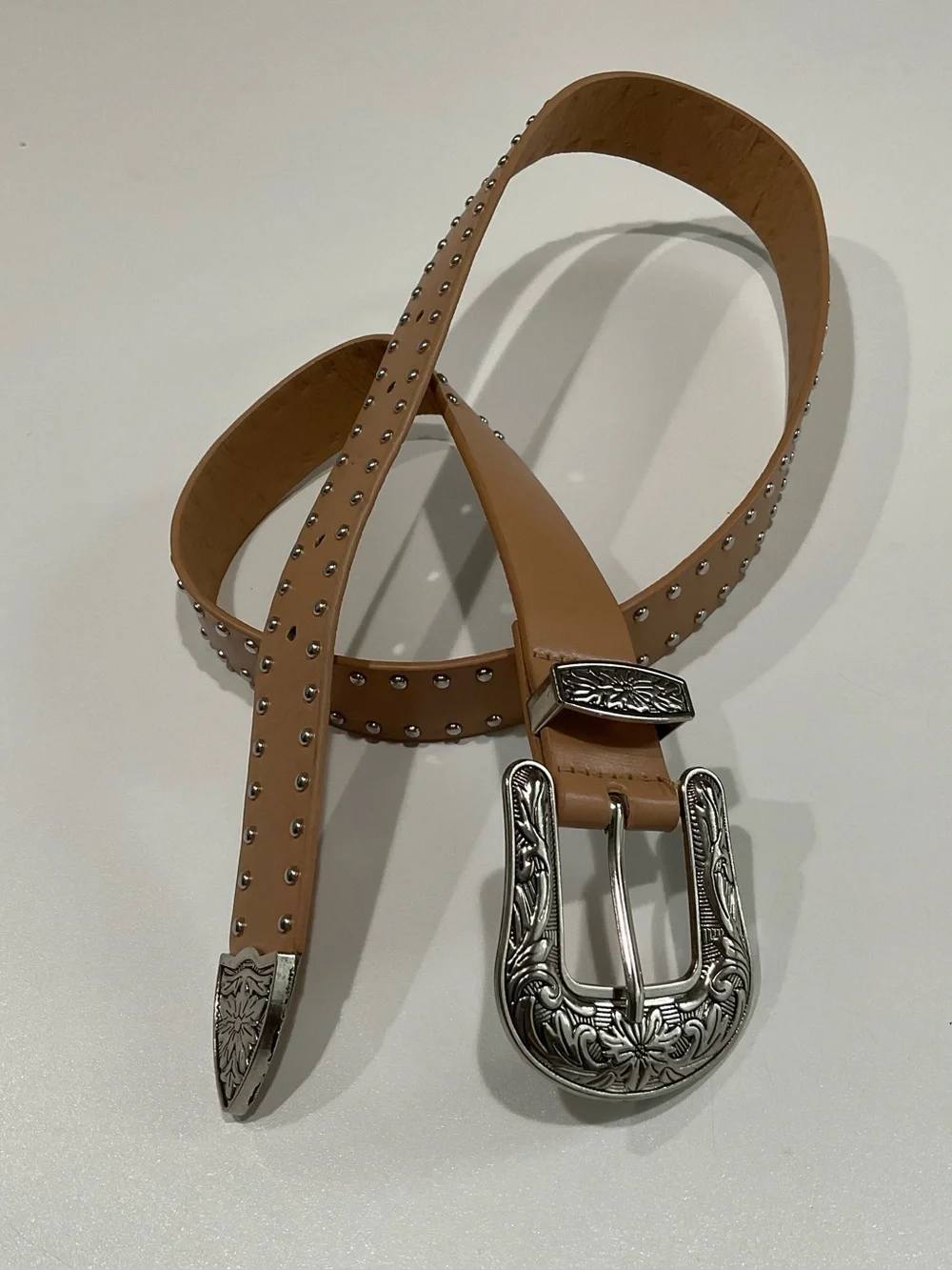 ☀️ NWOT Women’s Silver Studded Leather Belt, 39”/31.5”